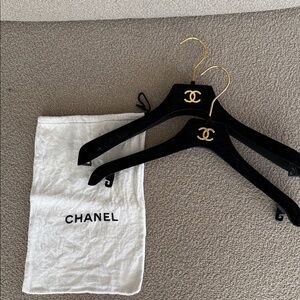 CHANEL Black Boutique Hangers with Gold Emblem & white felt bag